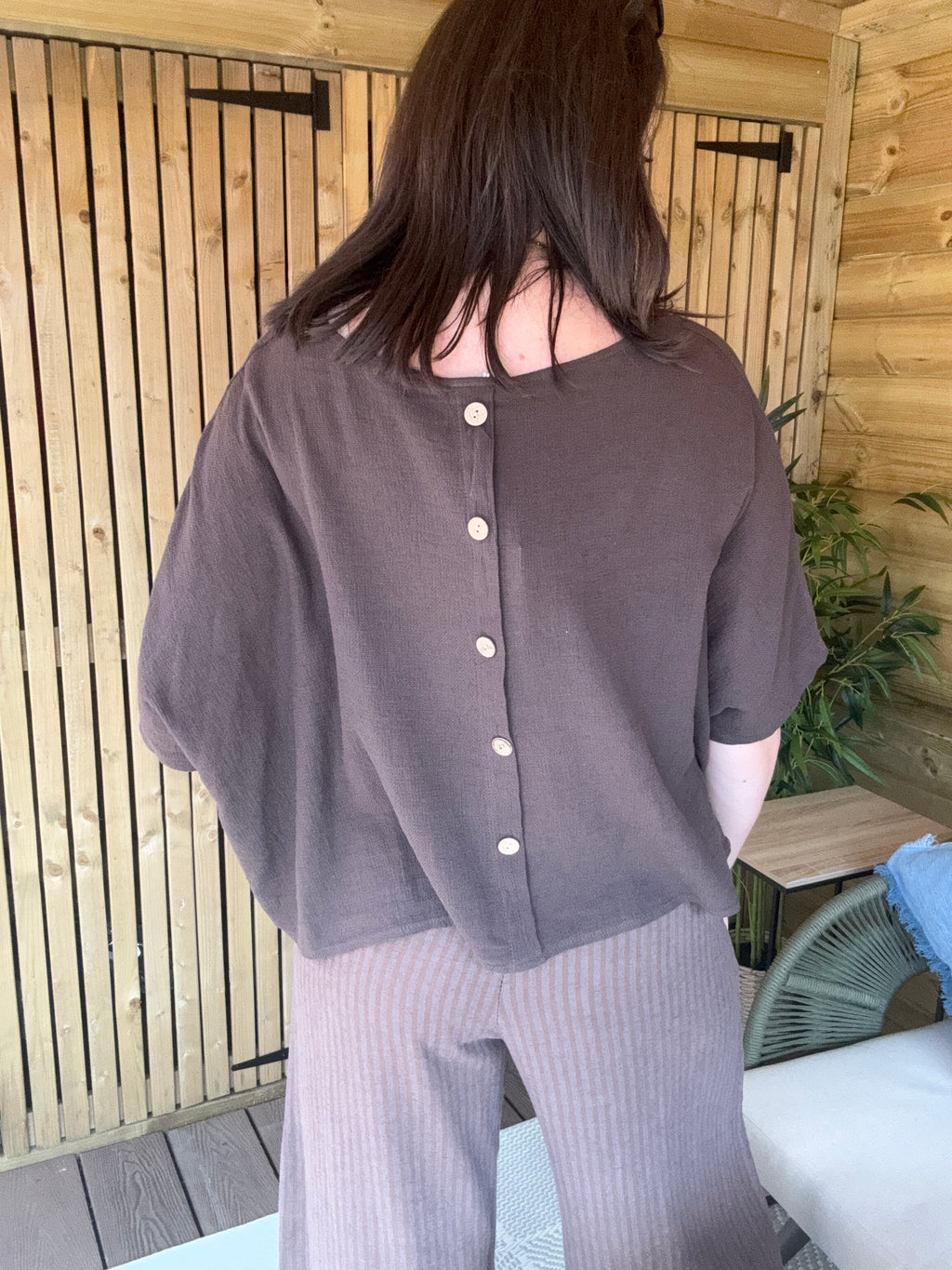 Linen Gauze Back Button Detail Top - Chocolate