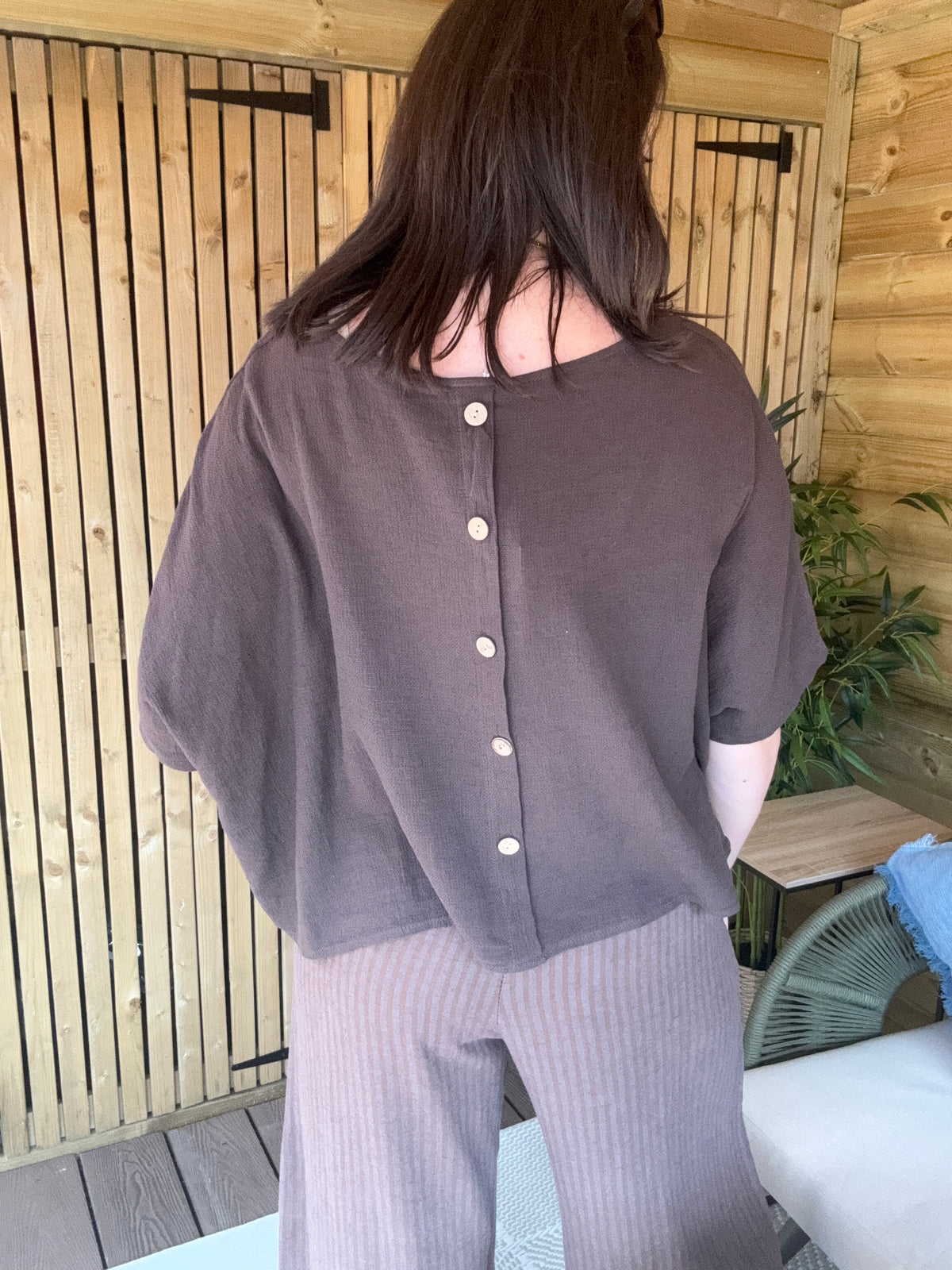 Linen Gauze Back Button Detail Top - Chocolate