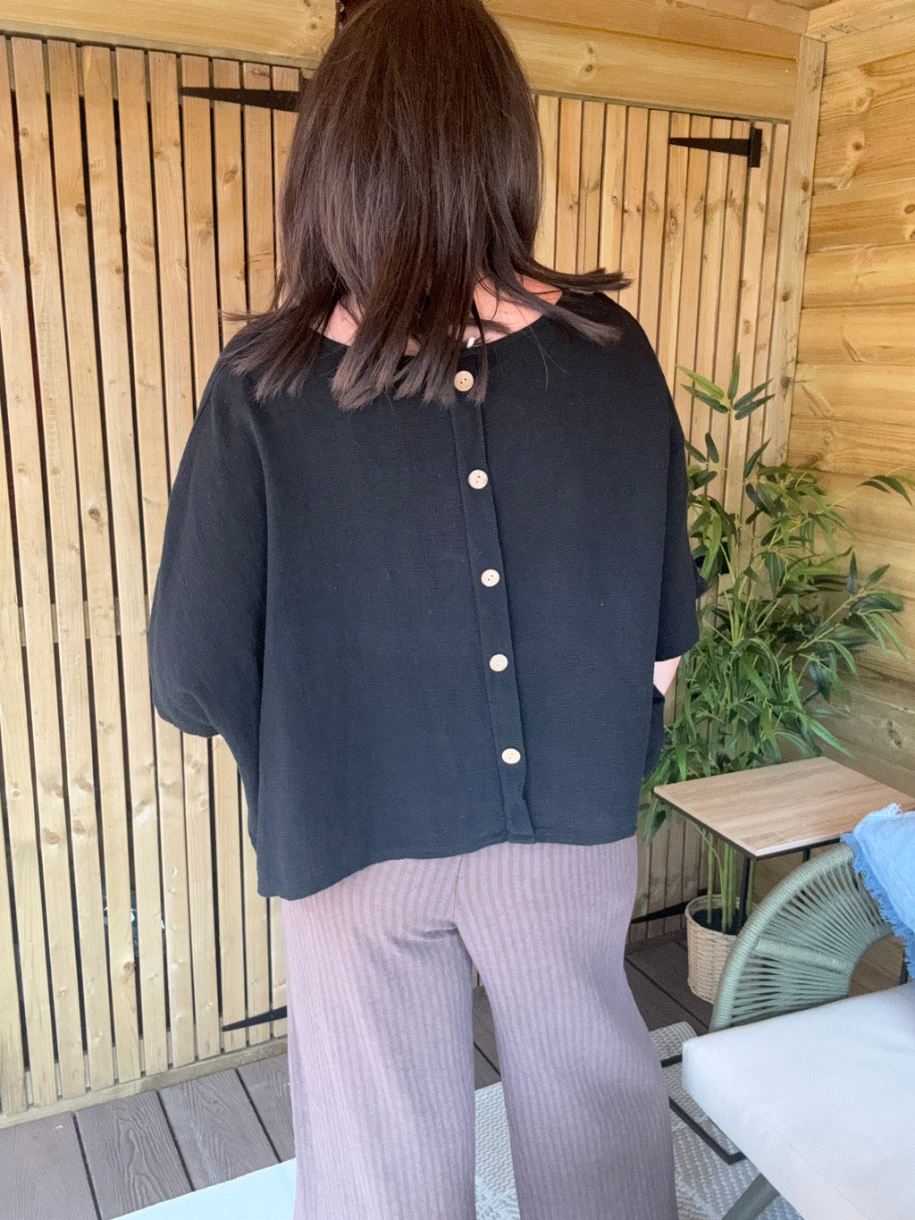 Linen Gauze Back Button Detail Top - Black