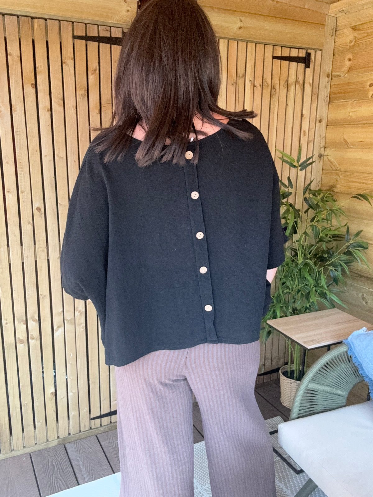 Linen Gauze Back Button Detail Top - Black