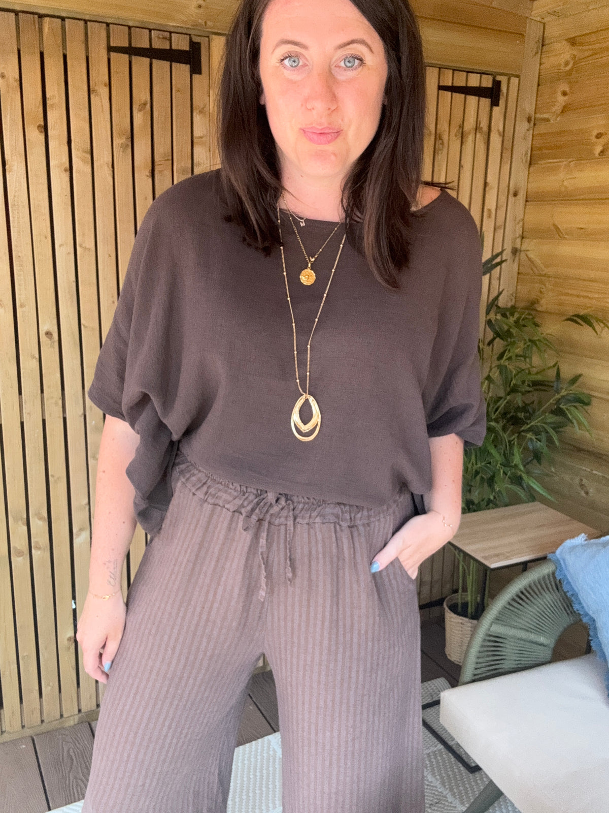 Linen Gauze Back Button Detail Top - Chocolate