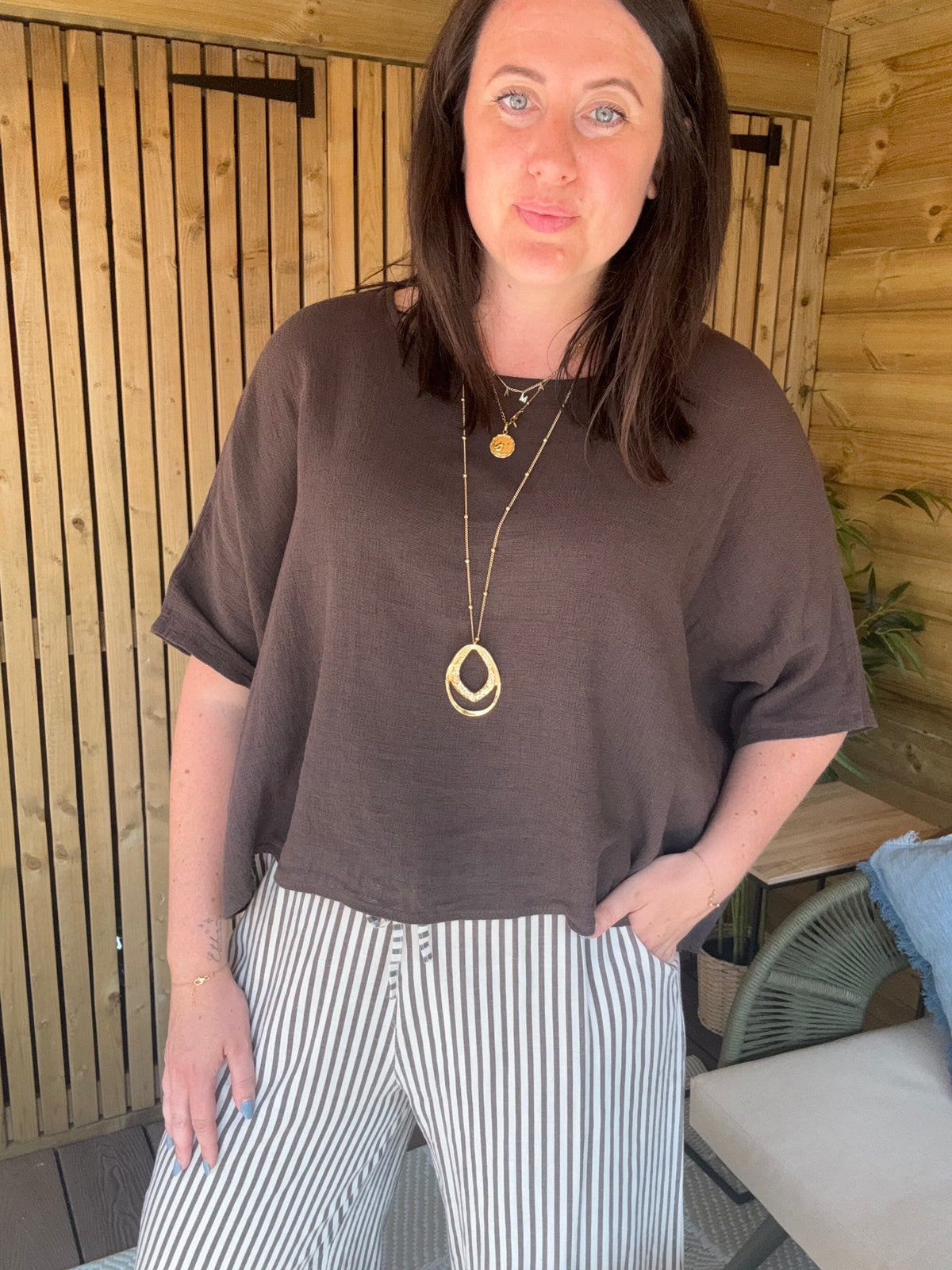 Linen Gauze Back Button Detail Top - Chocolate