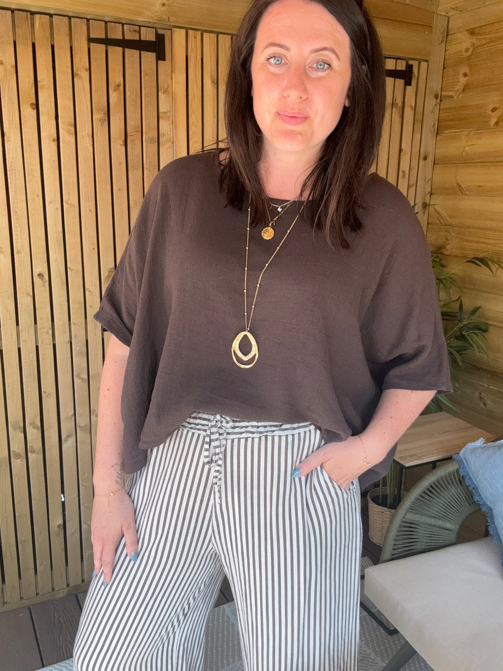 Linen Gauze Back Button Detail Top - Chocolate